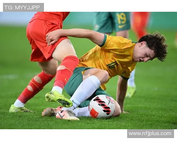 聚焦当代男足球星风采展现绿茵场上热血拼搏瞬间