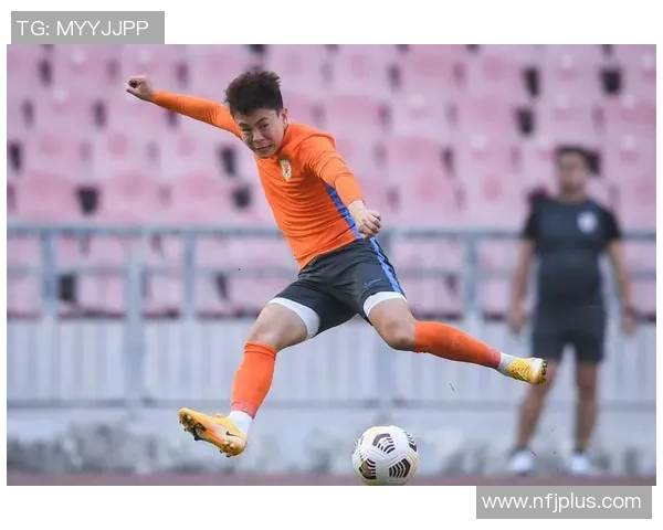 如何从足球博主到球星之路揭秘打造个人品牌与突破自我极限